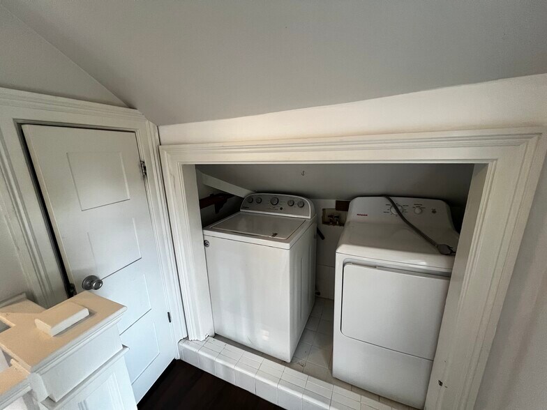 Building Photo - 314 3rd St