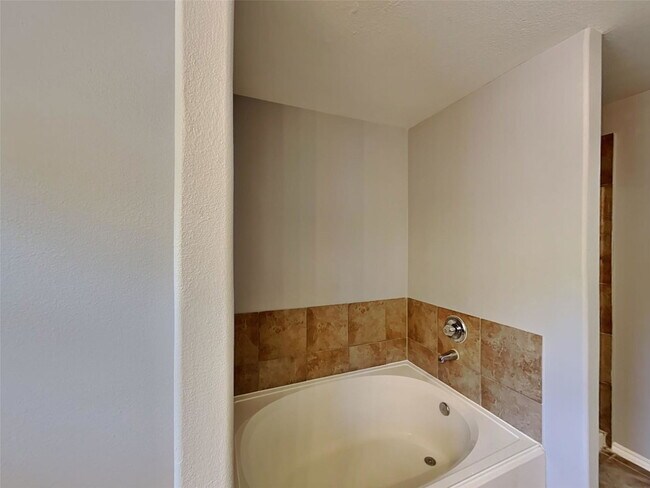 Building Photo - 2203 Shady Birch Dr