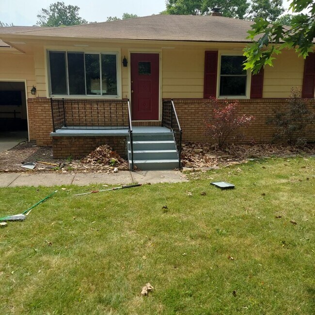 Primary Photo - Cute 3 bedroom house
