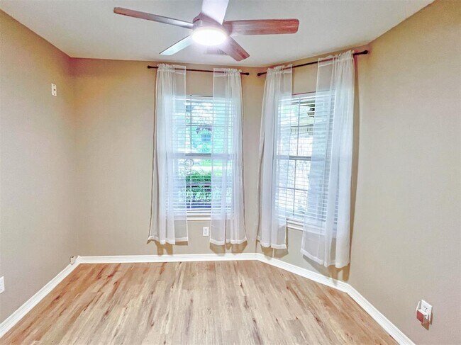 Building Photo - 810 Springwood Dr