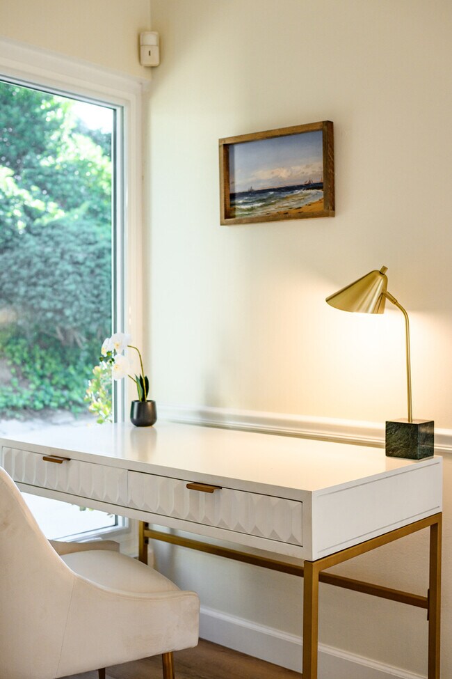 Building Photo - 10961 Limetree Dr