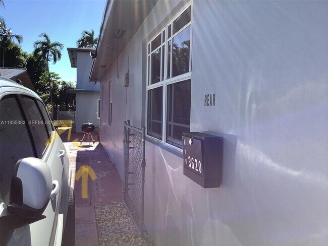 Building Photo - 3620 SW 13th Terrace