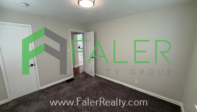Building Photo - Show-stopping rental available!