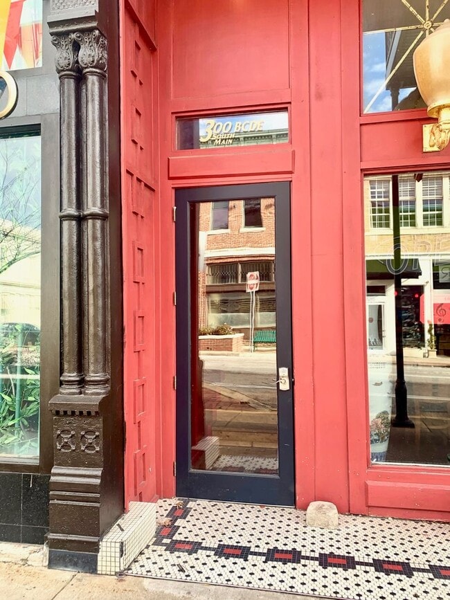 Building Photo - 300 S Main St