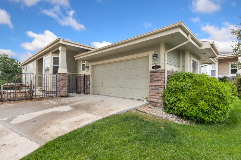 Building Photo - 4918 Valley Oak Dr
