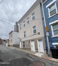 Building Photo - 31 Van Zandt St