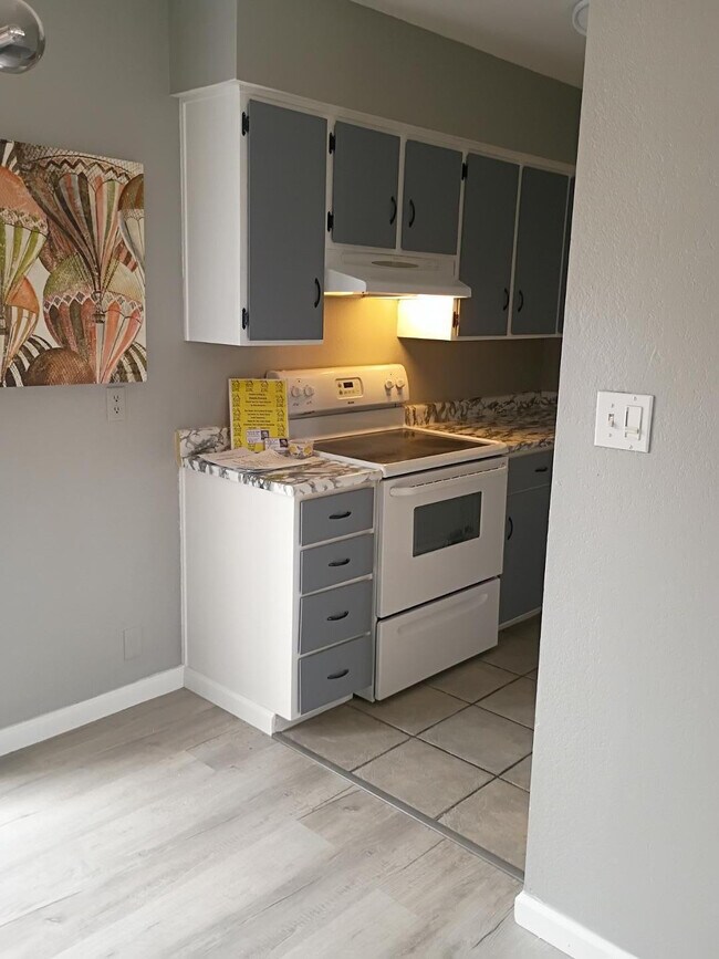 Building Photo - 2694 E Oakleaf Dr