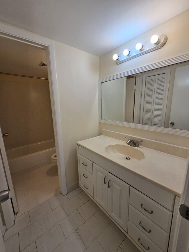 Building Photo - 4133 NW 88th Ave