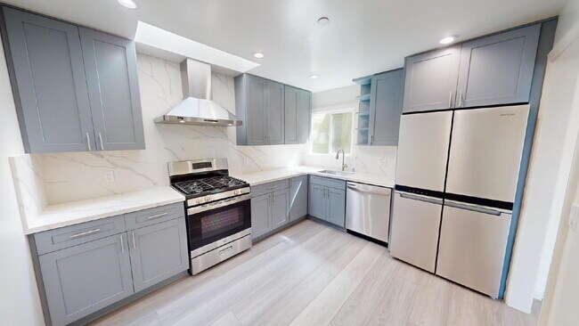 Building Photo - "Charming Urban Retreat: Cozy 1-Bedroom Haven in Daly City!"