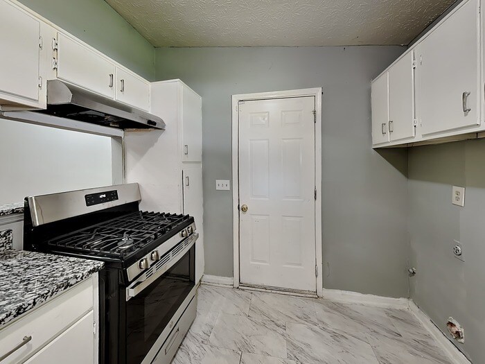 Building Photo - 2093 Drake Ct