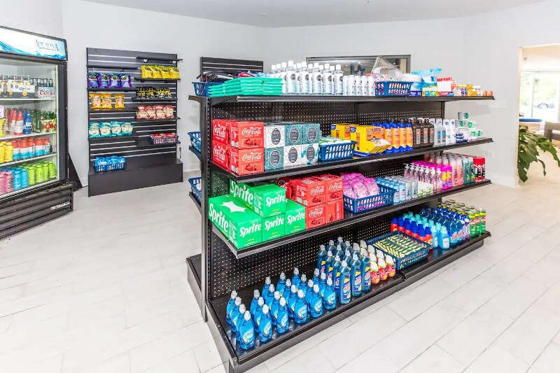 Building Photo - 5565 W Irlo Bronson Memorial Hwy