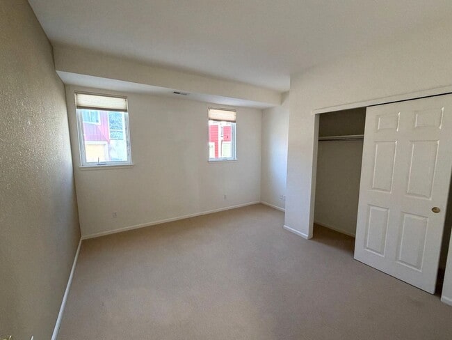 Building Photo - 1651 Zamia Ave