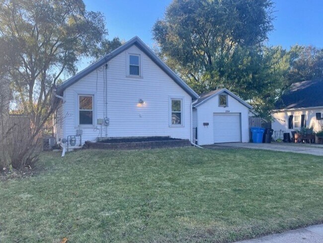 Building Photo - Newly Updated Home in Downtown Middleton