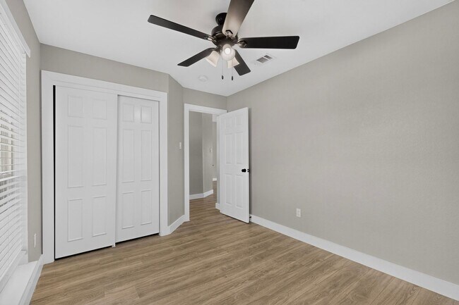 Building Photo - 3604 Lily Ln
