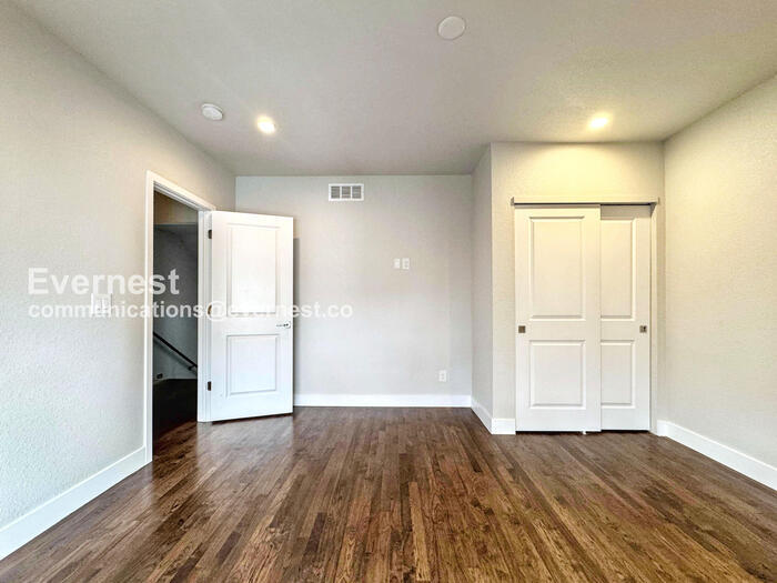 Building Photo - 8130 W 10th Ave