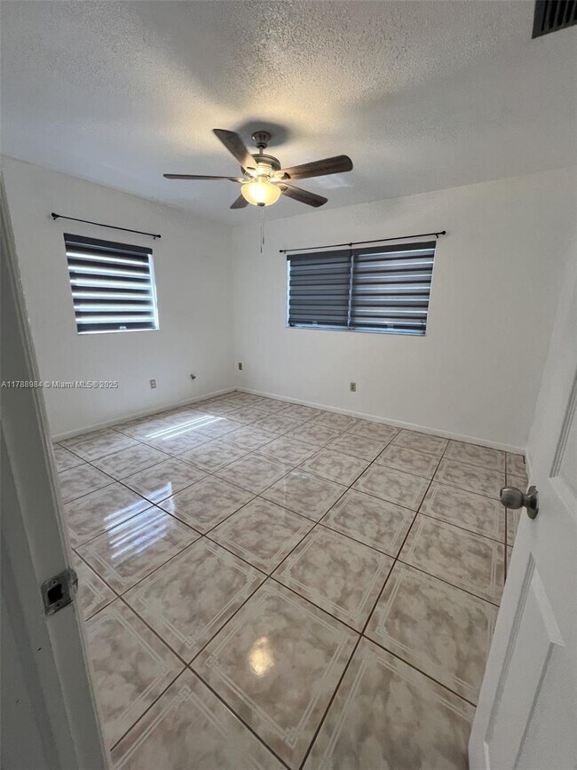 Building Photo - 3 bedroom in North Miami FL 33161