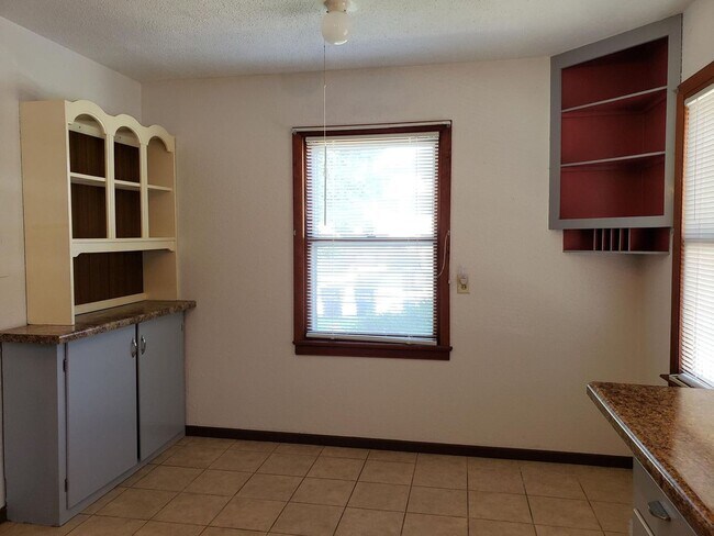 Building Photo - 1403