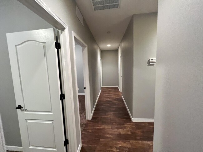 Building Photo - 3226 Hanoverian