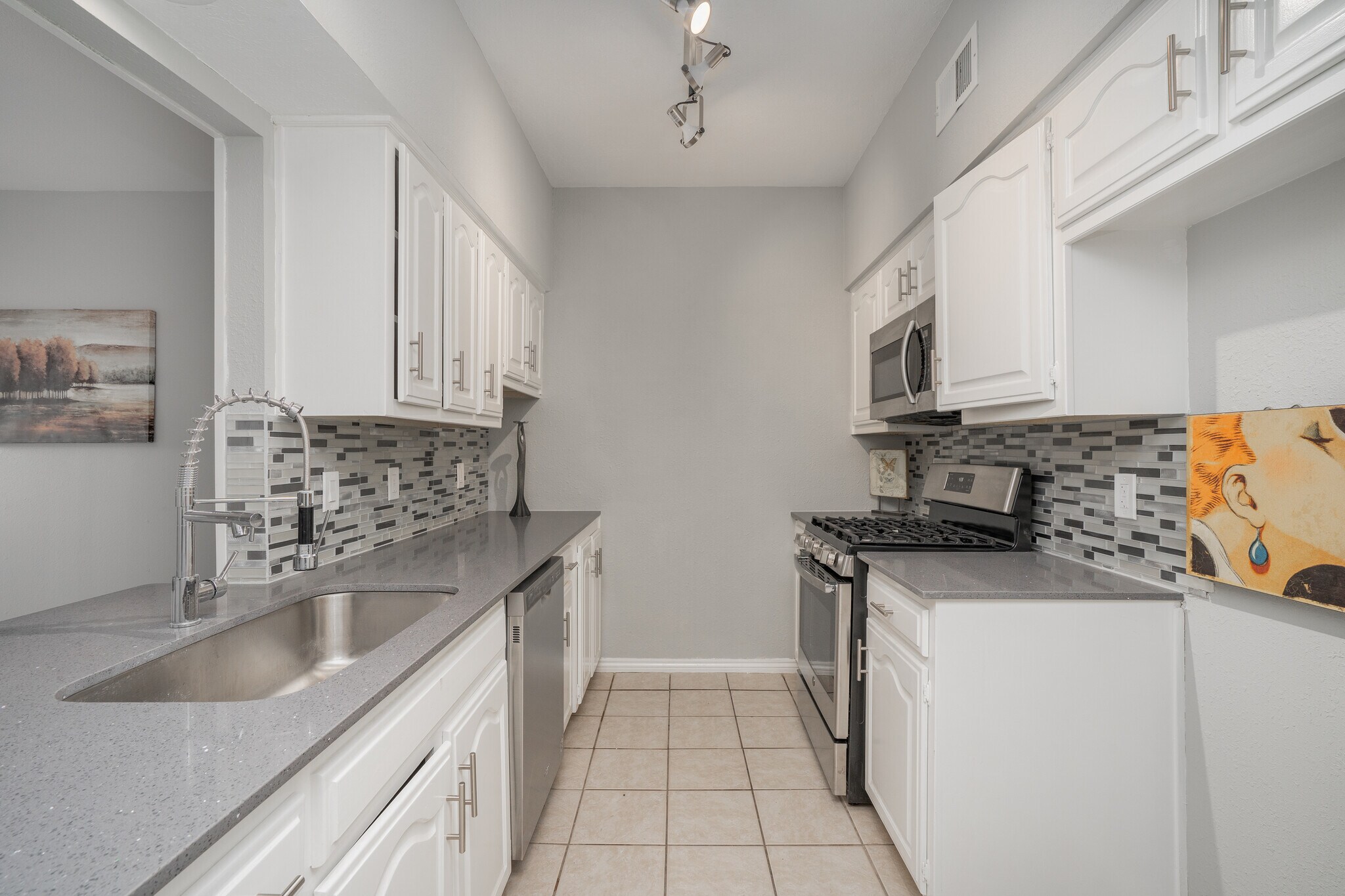 Building Photo - 317 Benjamin St