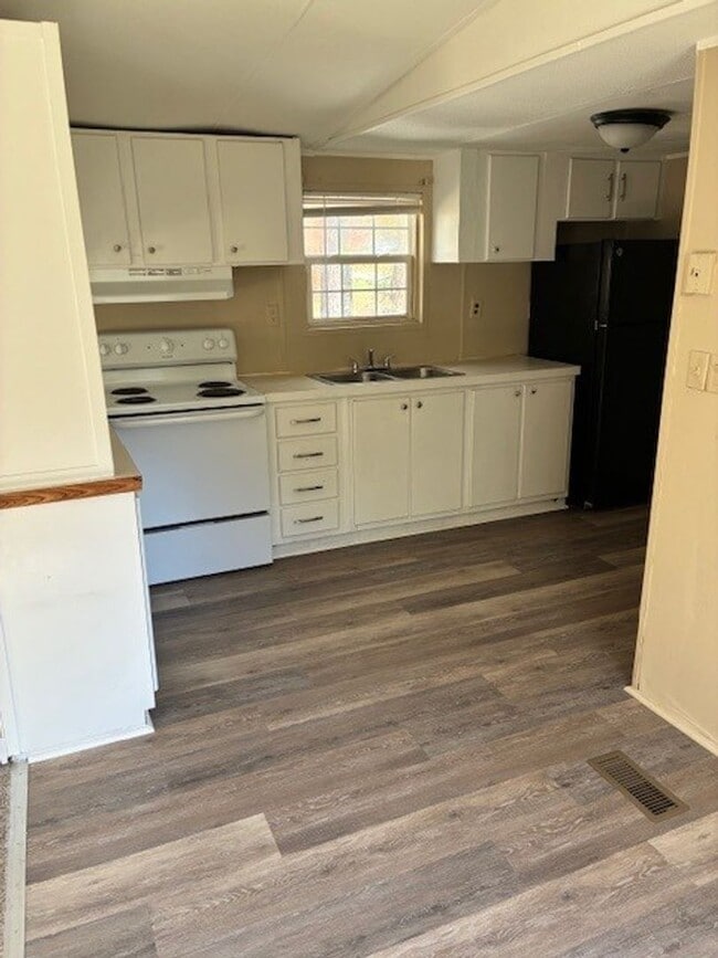 Building Photo - For Rent: 2 BD / 2 BA Home – Cedar Hill, TN