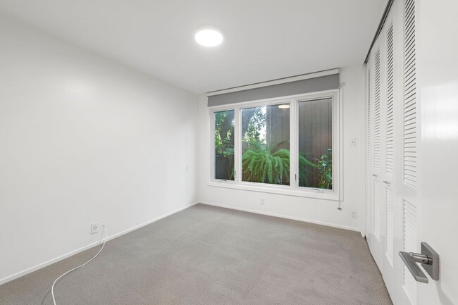 Building Photo - 2121 Laguna St