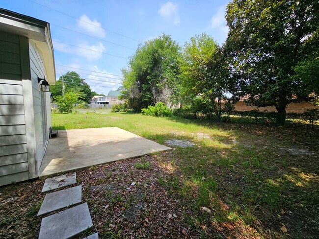 Building Photo - 200 Spencer Dr