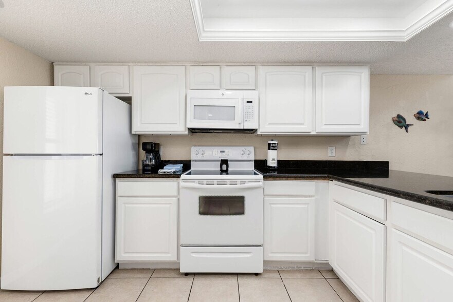 Building Photo - 404 Padre Blvd