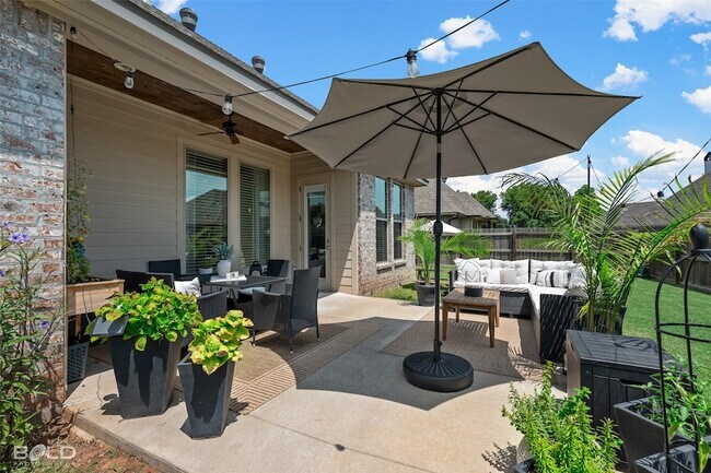 Building Photo - 502 Hempstead Cir