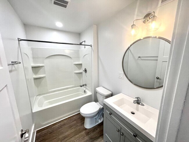 Building Photo - 933 - 320/322 Boggs Avenue