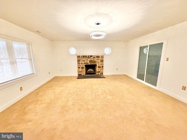 Building Photo - 9 Beechwood Ave