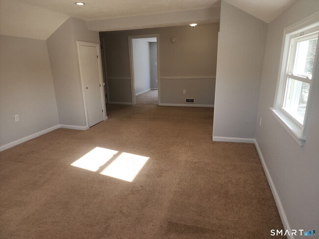 Building Photo - 81 Middlefield St