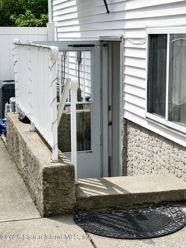 Building Photo - 146 Bayview Ln