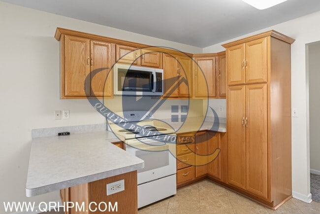 Building Photo - MOVE IN SPECIAL!! 1/2 First Month's Rent!