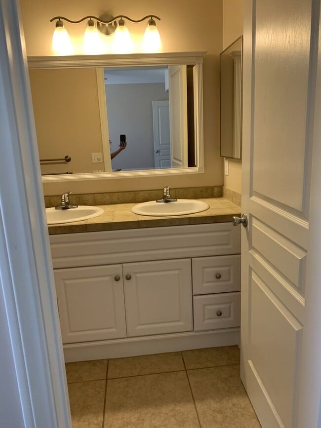 Building Photo - AVAILABLE NOW $350 off First Month Rent