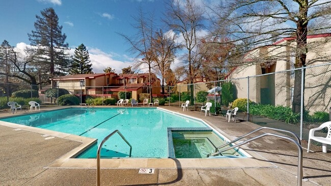 Building Photo - Spacious and Bright 1 Bedroom 1 Bath end unit at Redwood Village!