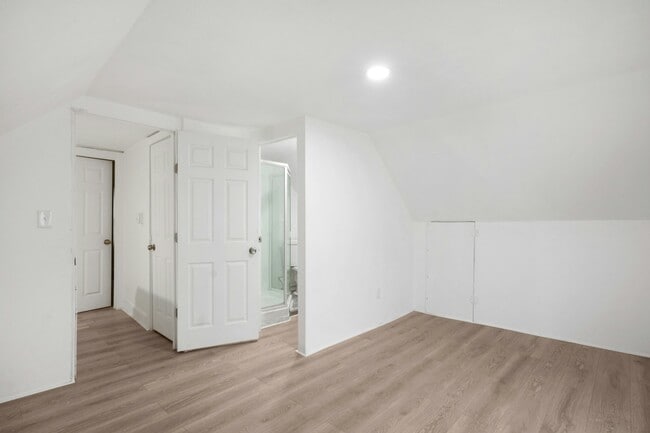 Building Photo - 14608 Alder Ave