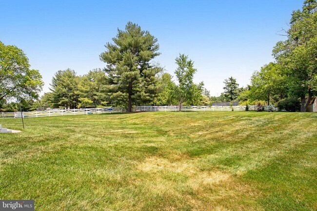 Building Photo - 5101 Redwing Dr