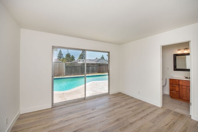 Building Photo - COSTA MESA: 3 Bedroom Single Story Home with a Pool