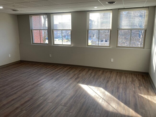 Building Photo - 50 Church St