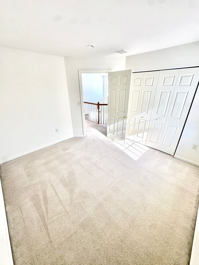 Building Photo - FIVE BEDROOMS in PARKLAND SCHOOLS!