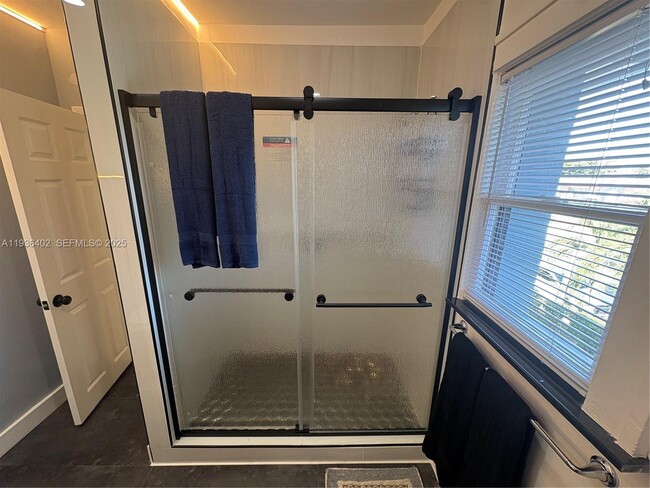 Building Photo - 1901 SW 9th St