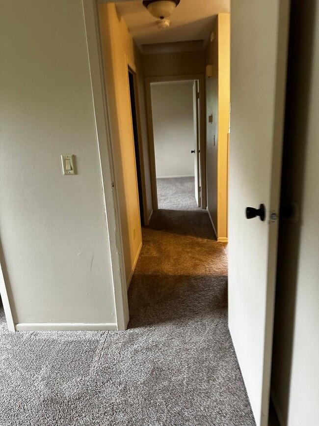 Building Photo - 1837-1837 Post Rd