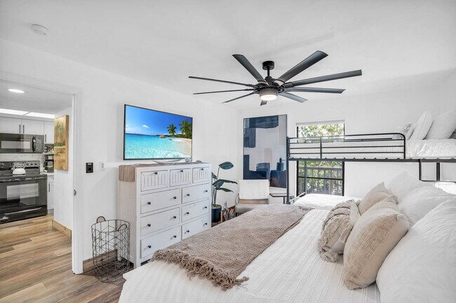 Building Photo - 600 Neapolitan Way