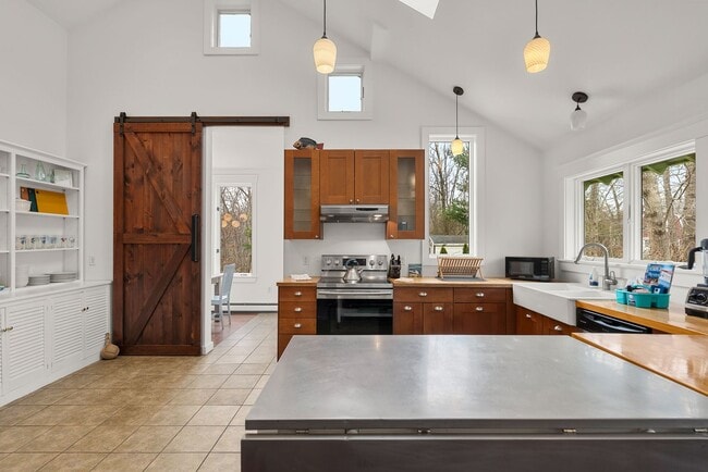 Building Photo - Year-round 3-Bedroom Home in Rockport