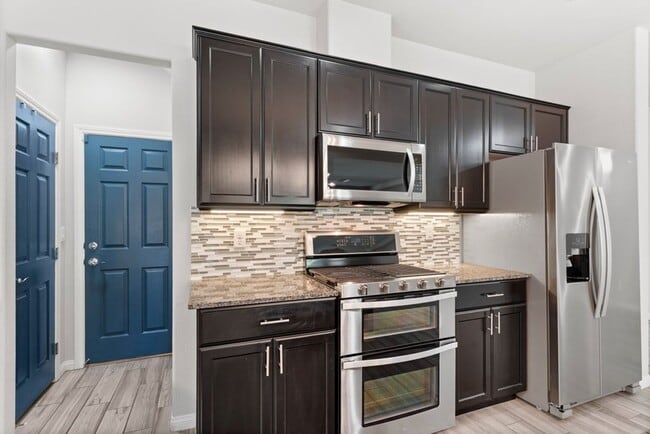 Building Photo - Beautiful 4 Bed 2.5 Bath Home Jones and Wa...