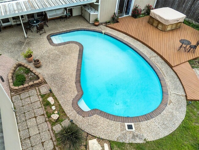 Building Photo - 10631 Del Monte Dr