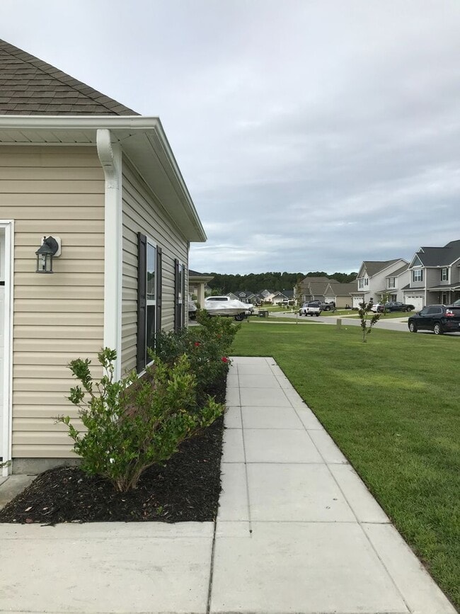 Building Photo - Regal Home on Regatta Way!