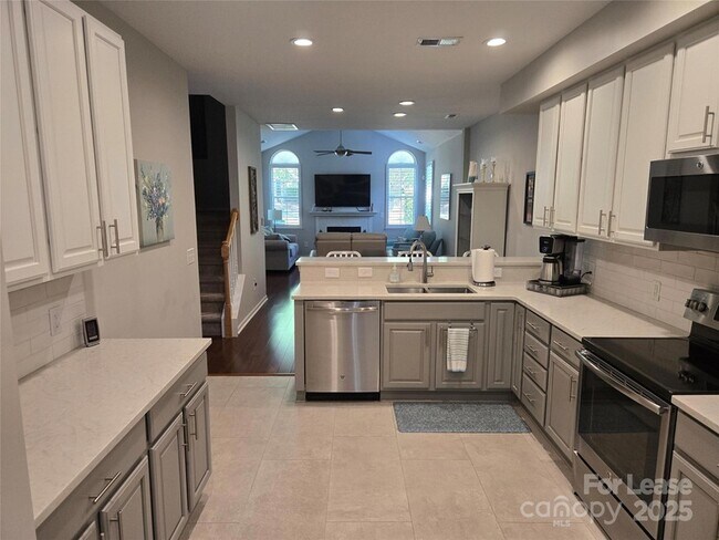 Building Photo - 809 Ledgestone Ct