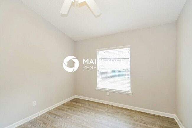 Building Photo - 3 Bedroom Pet-Friendly Home in Jacksonville, FL with Main Street Renewal