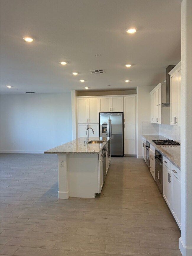 Building Photo - **Move In special $1k off first month's rent** Exciting Opportunity: Discover Your Brand New Drea...